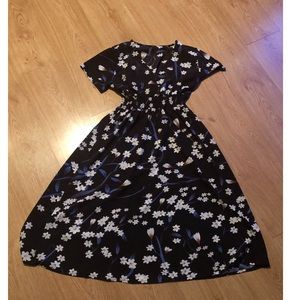 Navy dress w white flowers 🌼